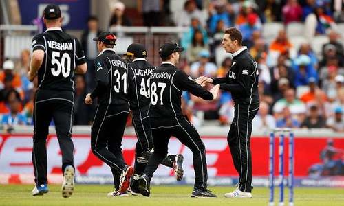 NZ cricketers make sombre homecoming