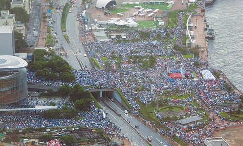 Thousands in pro-police rally as HK braces for another mass protest Thousands in pro-police rally as HK braces for another mass protest