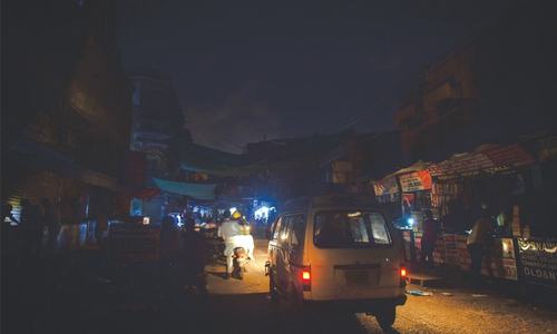 Residents suffer as prolonged power cuts continue in Karachi, Hyderabad Residents suffer as prolonged power cuts continue in Karachi, Hyderabad