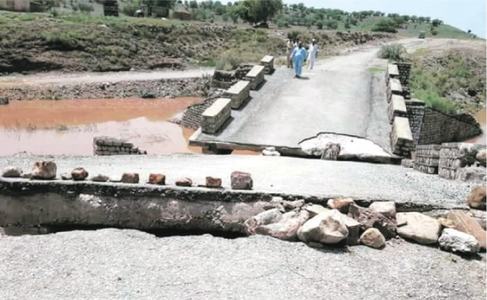 Broken bridge becomes nuisance for Kohat villagers