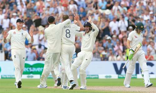 Broad, Woakes leave Australia tottering in Ashes opener Broad, Woakes leave Australia tottering in Ashes opener