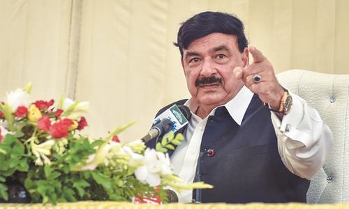 Minister says laying of Karachi-Peshawar main line tracks to improve PR services