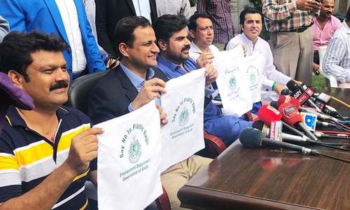 'Complete ban' on plastic bags in Sindh from October 'Complete ban' on plastic bags in Sindh from October
