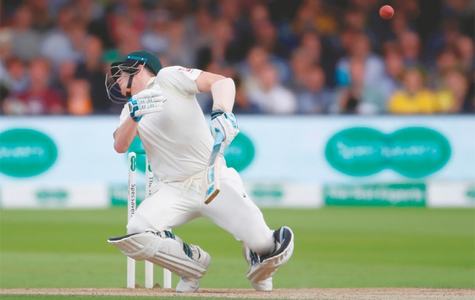 Brave Smith misses third straight ton as England gain slim lead