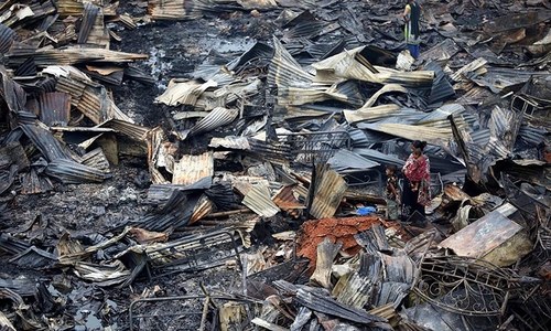 10,000 homeless after fire razes Bangladesh slum 10,000 homeless after fire razes Bangladesh slum