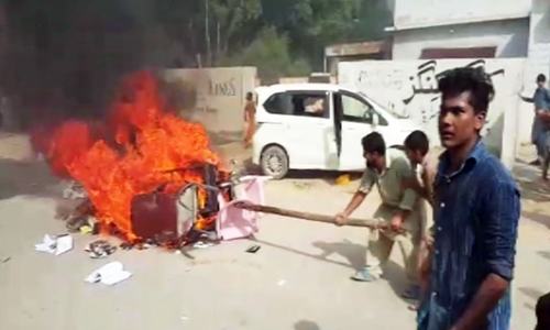 Violent protest breaks out against anti-encroachment drive in Karachi's Ahsanabad area