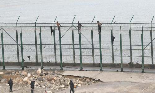 Migrants swarm into Spanish, Greek islands