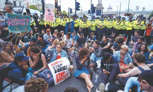 Protests in British cities against PM&rsquo;s move to suspend parliament