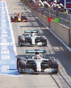 Leclerc claims Belgian pole as Ferrari lock out front row