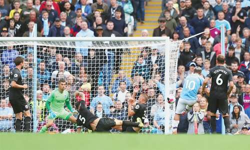 City go top as United, Chelsea drop points