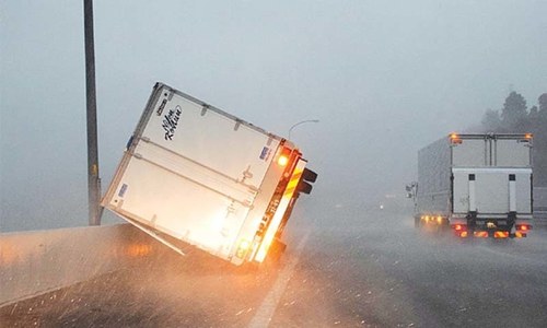 Ferocious typhoon pummels Tokyo, leaves two dead