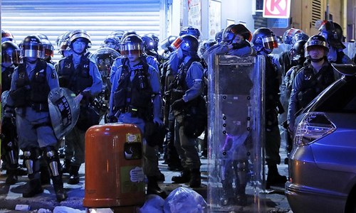 HK protesters, police face off in renewed clashes