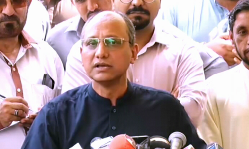 Citizens who identify people throwing trash around Karachi to be awarded Rs100,000, says Saeed Ghani