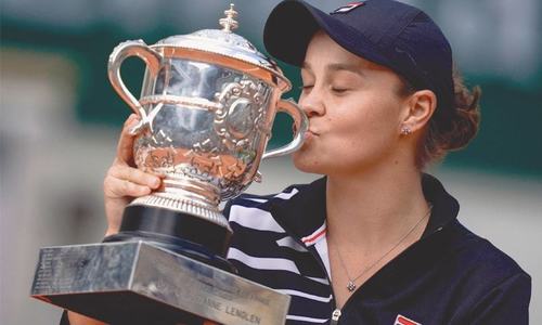 Barty survives scare to reach last-16, Pliskova through