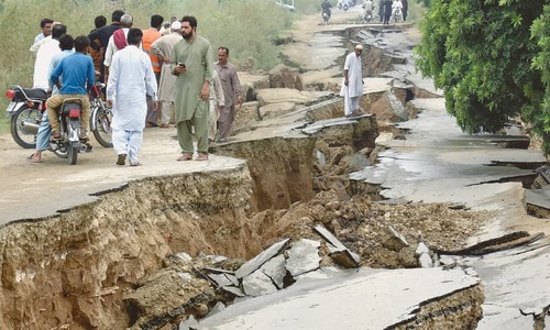 Officials decide against setting up tent village in quake-hit area