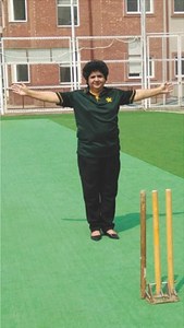 CRICKET: THE QUEEN OF UMPIRING CRICKET: THE QUEEN OF UMPIRING