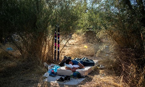 Greece considers returning 10,000 migrants to Turkey after deadly fire