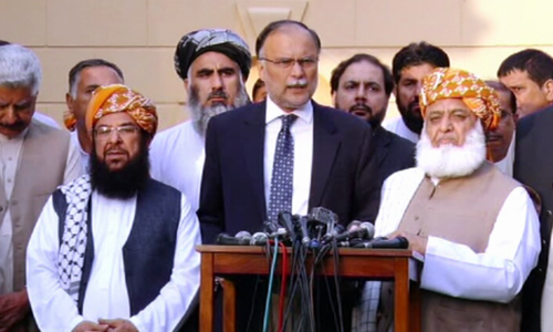 PML-N calls on JUI-F chief to share concerns over anti-govt protest PML-N calls on JUI-F chief to share concerns over anti-govt protest