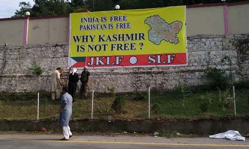 Hundreds of Kashmiris riding cars, bikes take part in caravan Hundreds of Kashmiris riding cars, bikes take part in caravan