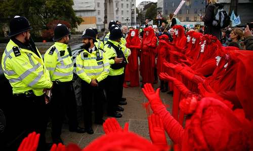 London police arrest 21 climate change protesters as mass action starts London police arrest 21 climate change protesters as mass action starts