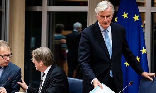 Pound extends gains as Britain, EU push for Brexit deal