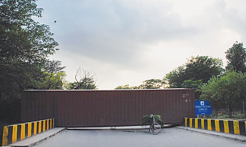 Twin cities to be sealed with shipping containers to intercept marchers