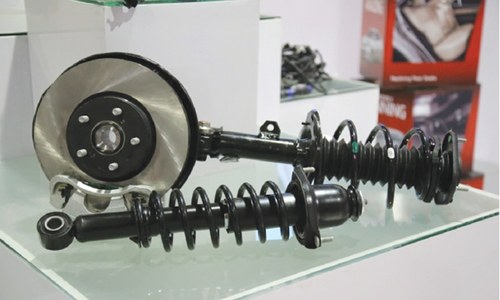 Thousands of workers sent home amid plummeting sales, claim auto vendors