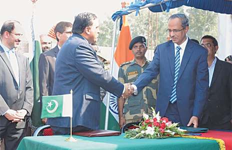 Pakistan ignores India&rsquo;s ill will, signs Sikh visa-free corridor deal