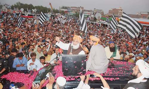 JUI-F kicks off long-awaited Azadi march on Islamabad