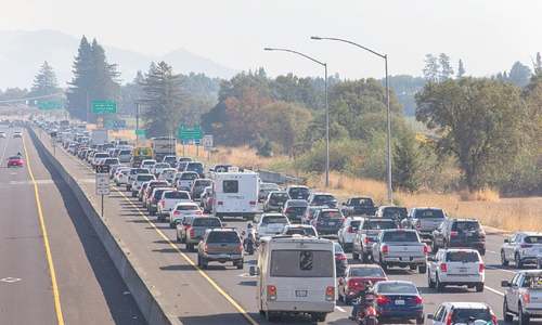 California&rsquo;s wind-driven blaze spurs massive evacuation