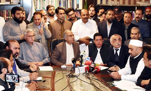 حکومت کا تاجروں سے معاہدہ، شناختی کارڈ کی شرط 3 ماہ کے لیے موخر