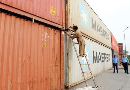 Twin cities’ authorities issue traffic diversions ahead of Azadi March’s arrival Twin cities’ authorities issue traffic diversions ahead of Azadi March’s arrival