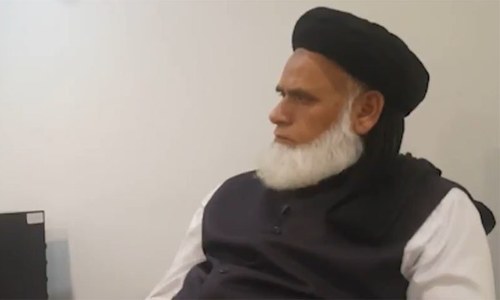 Kifayatullah held for &lsquo;inciting people to attend Azadi march&rsquo;