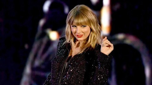 Taylor Swift will be awarded Artist of the Decade Award at the AMAs this year