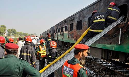 PPP lawmaker asks Sheikh Rashid to resign as railways minister