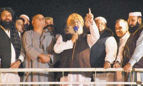 Fazl extends sit-in, threatens to spread protest nationwide