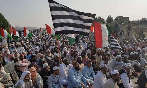 Plan B: JUI-F protesters continue road blockades; Fazl says country will have new PM by 'next year'