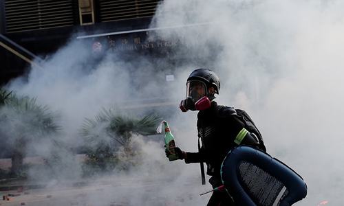 Hong Kong police threaten to use live bullets