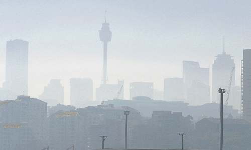 Bushfire smoke blankets Sydney
