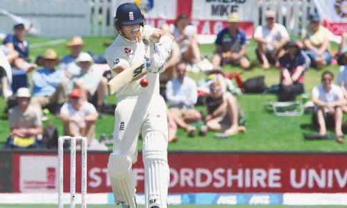 New Zealand rue missed chances as England  battle hard