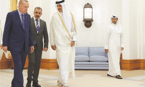 Erdogan in Doha, calls for swift end to Gulf crisis