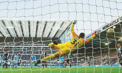 Manchester City stumble again to Shelvey stunner at Newcastle