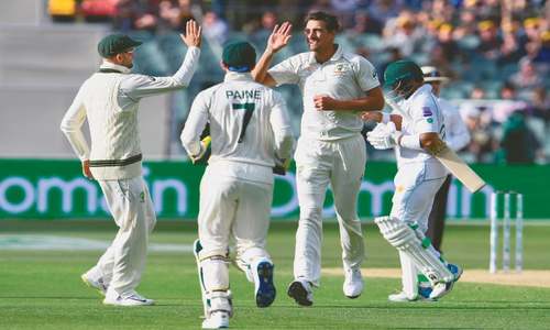 Pakistan in tatters after Warner hits 335, Smith shatters record Pakistan in tatters after Warner hits 335, Smith shatters record