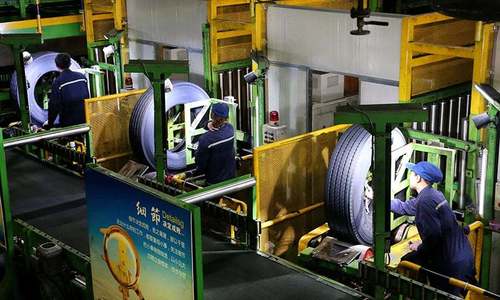 China&rsquo;s factory output grows unexpectedly in November