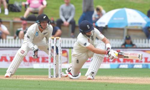 Root slams double ton to set up England&rsquo;s final day push