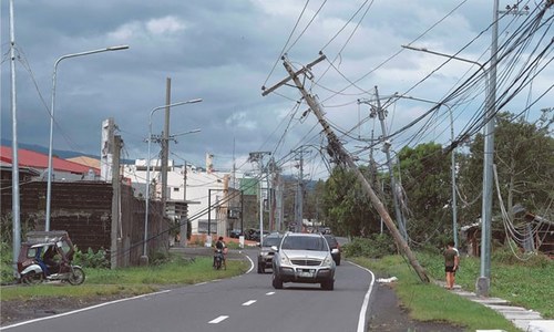 Powerful typhoon leaves thousands homeless in Philippines
