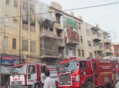 Fire erupts in Saddar building Fire erupts in Saddar building