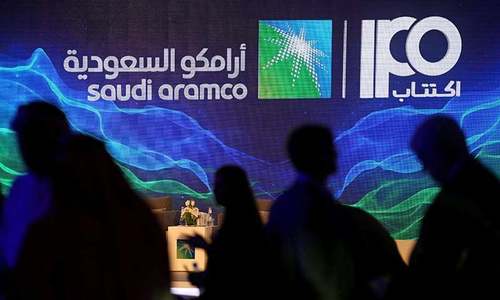 Aramco prices shares at top of range in world&rsquo;s biggest IPO