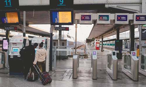 France in grip of transport chaos; govt mulls response