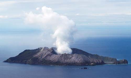 NZ to retrieve bodies from still-active volcano